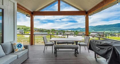 "Powder & Pine" NEW Mountain and Lake View Home in Eden, Utah