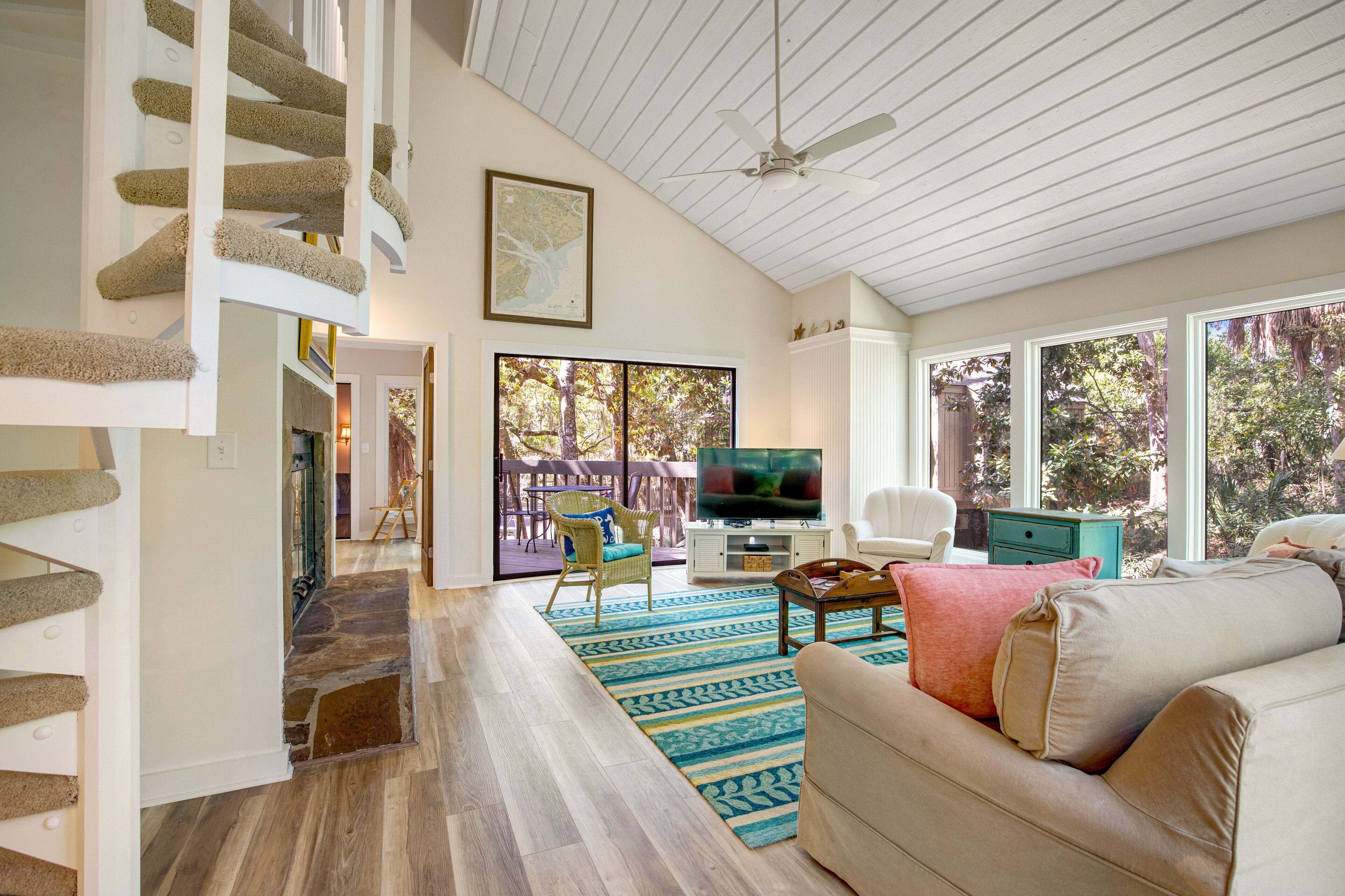 TV, DVD-spiller og bøker