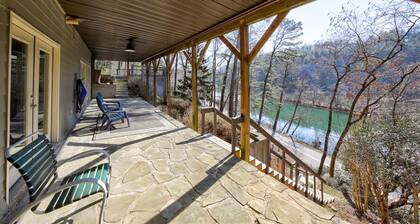 Lakefront gem with deck, grill, boathouse/dock, fireplace, central AC, &WiFi