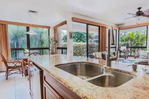 Interior - Ground floor condo with WiFi, lanai, shared pool, pool spa, hot tub, tennis (Waikoloa)