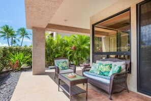 Terrace/patio - Ground floor condo with WiFi, lanai, shared pool, pool spa, hot tub, tennis (Waikoloa)