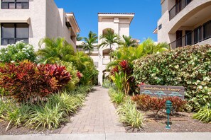 Property grounds - Ground floor condo with WiFi, lanai, shared pool, pool spa, hot tub, tennis (Waikoloa)