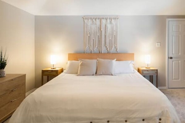 4 bedrooms, desk, iron/ironing board, travel cot