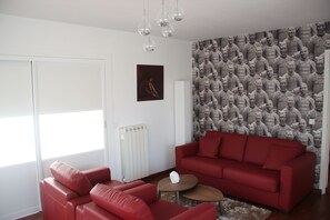 Télévision, lecteur de DVD, chaîne hi-fi