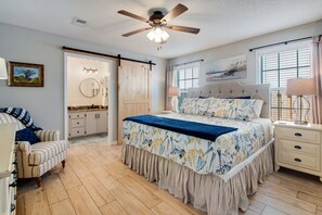 3 chambres, bureau, fer et planche à repasser, lit parapluie