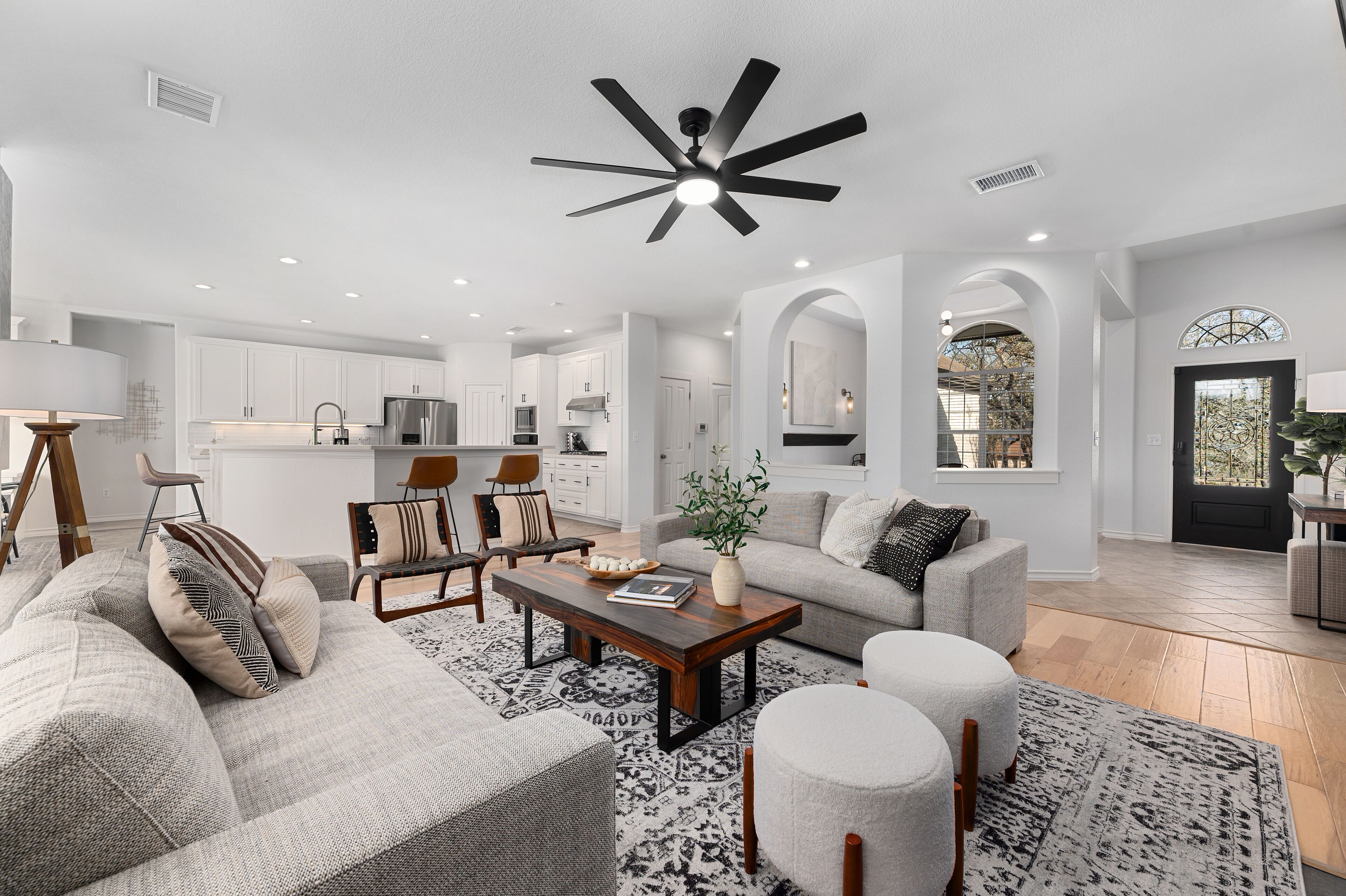 *NEW LISTING*  Pool • Spa • 14Beds • 5 Bedrooms • 3.5 Bath • 20 Guests • FirePit