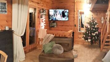 Älytelevisio, takka, videopelejä, DVD-soitin