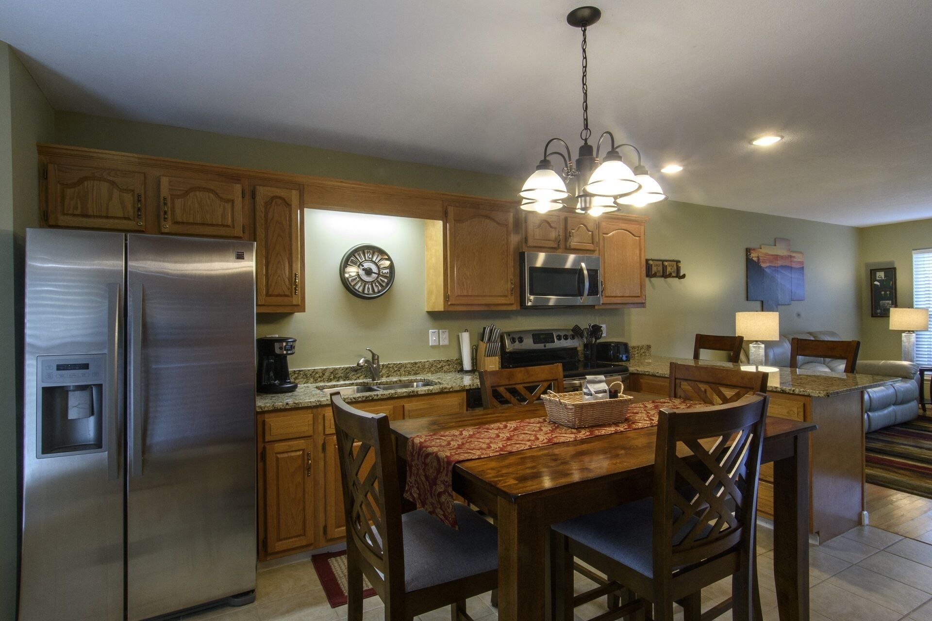 Lovely 2-Bedroom 2.5 Bath Home with Golf Course & Mountain View! Washer & Dryer!