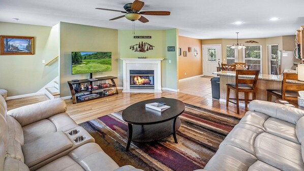 Smart TV, fireplace, DVD player - Lovely 2-Bedroom 2.5 Bath Home with Golf Course & Mountain View! Washer & Dryer! (Whittier)