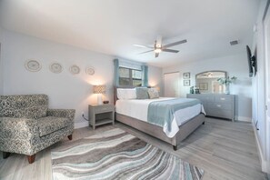 3 bedrooms, desk, iron/ironing board, travel crib