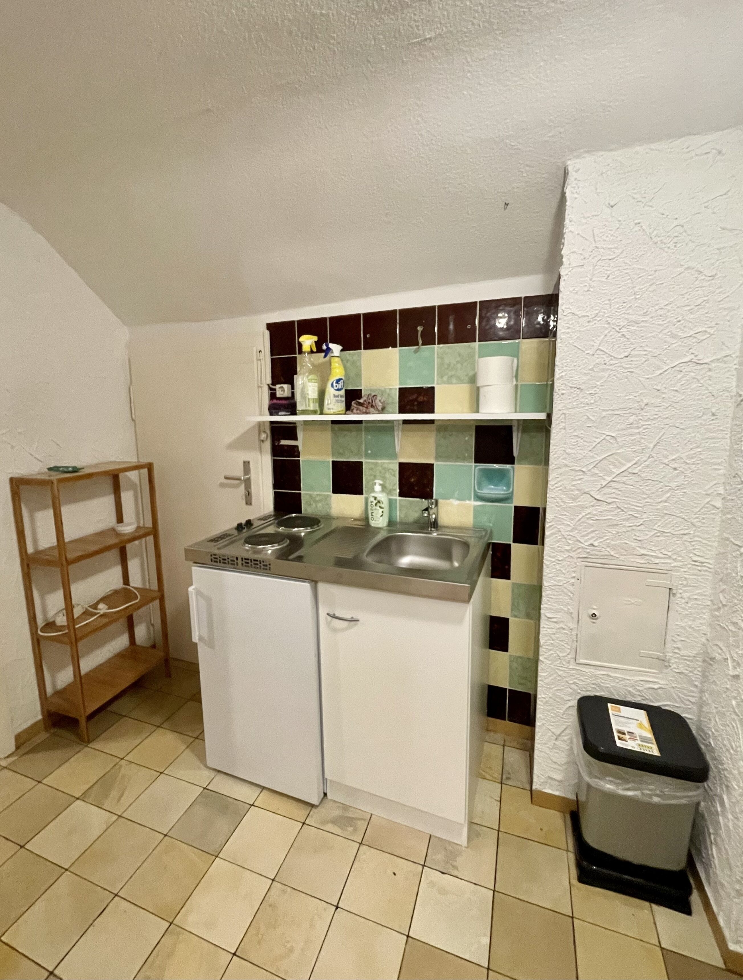 Simple attic apartment with pantry kitchen NO SHOWER NO SHOWER