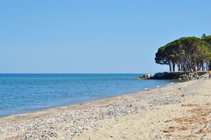 In Strandnähe, Liegestühle, Strandtücher