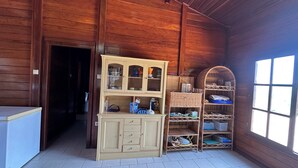 A wooden interior with a cabinet, wicker shelves, and a tiled floor. - Suíte, Vila Alice, Luanda - Angola (Luanda)