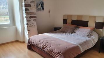 2 bedrooms, free WiFi, bed sheets