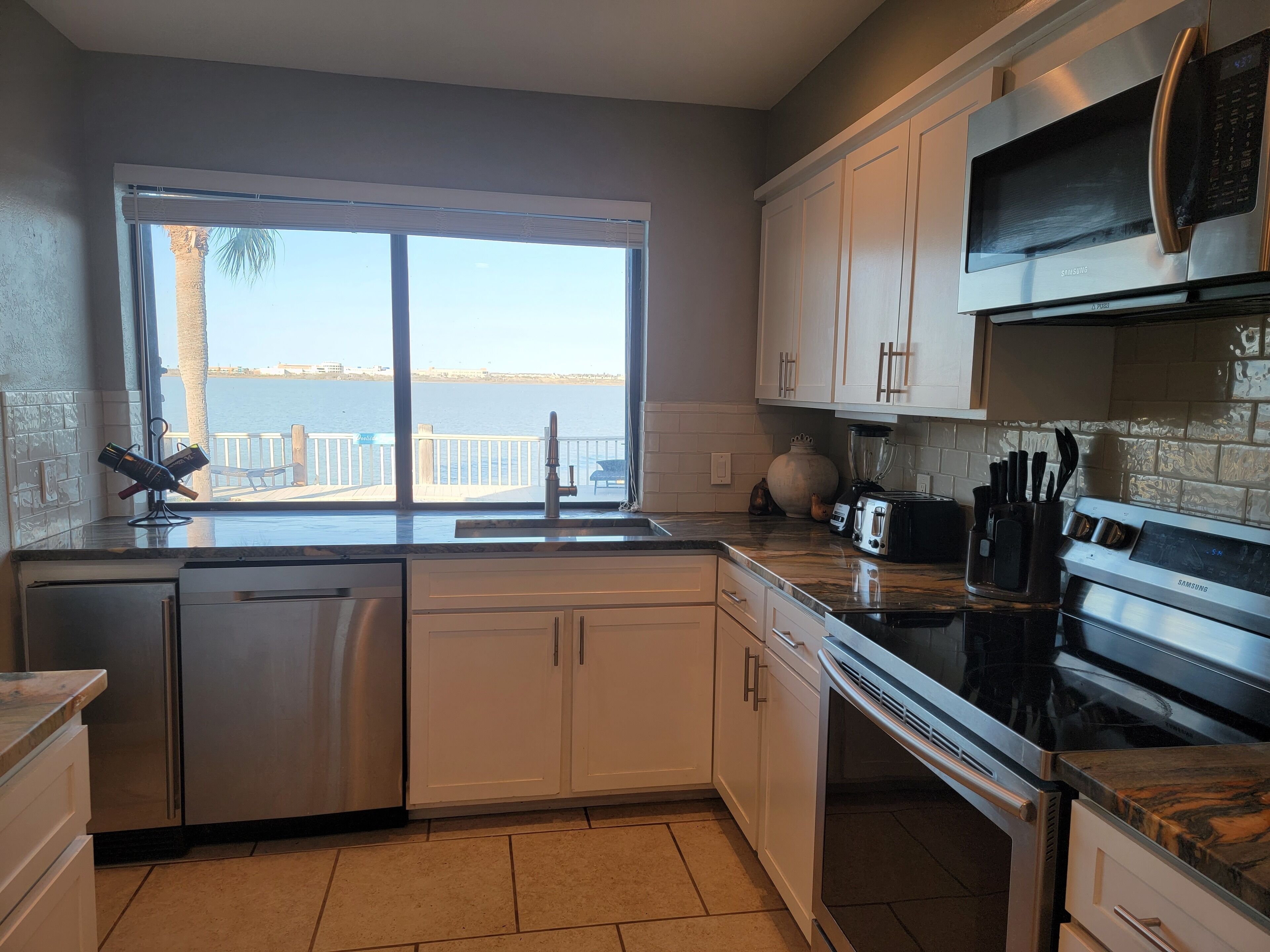 Hook Wine Sinker Waterfront Paradise On Oso Bay Pool, near beach  Corpus Christi