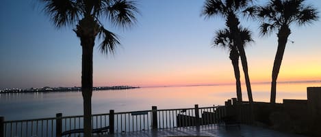 室外游泳池,恒温泳池