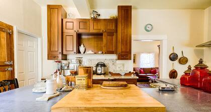 Restored 1890's Historic Inn near coast and hiking!