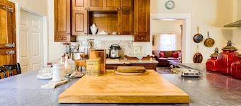 Restored 1890's Historic Inn near coast and hiking!