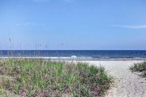 On the beach - Oceanfront | Ground Floor | Updated Amelia Surf and Racquet Condo (Fernandina Beach)