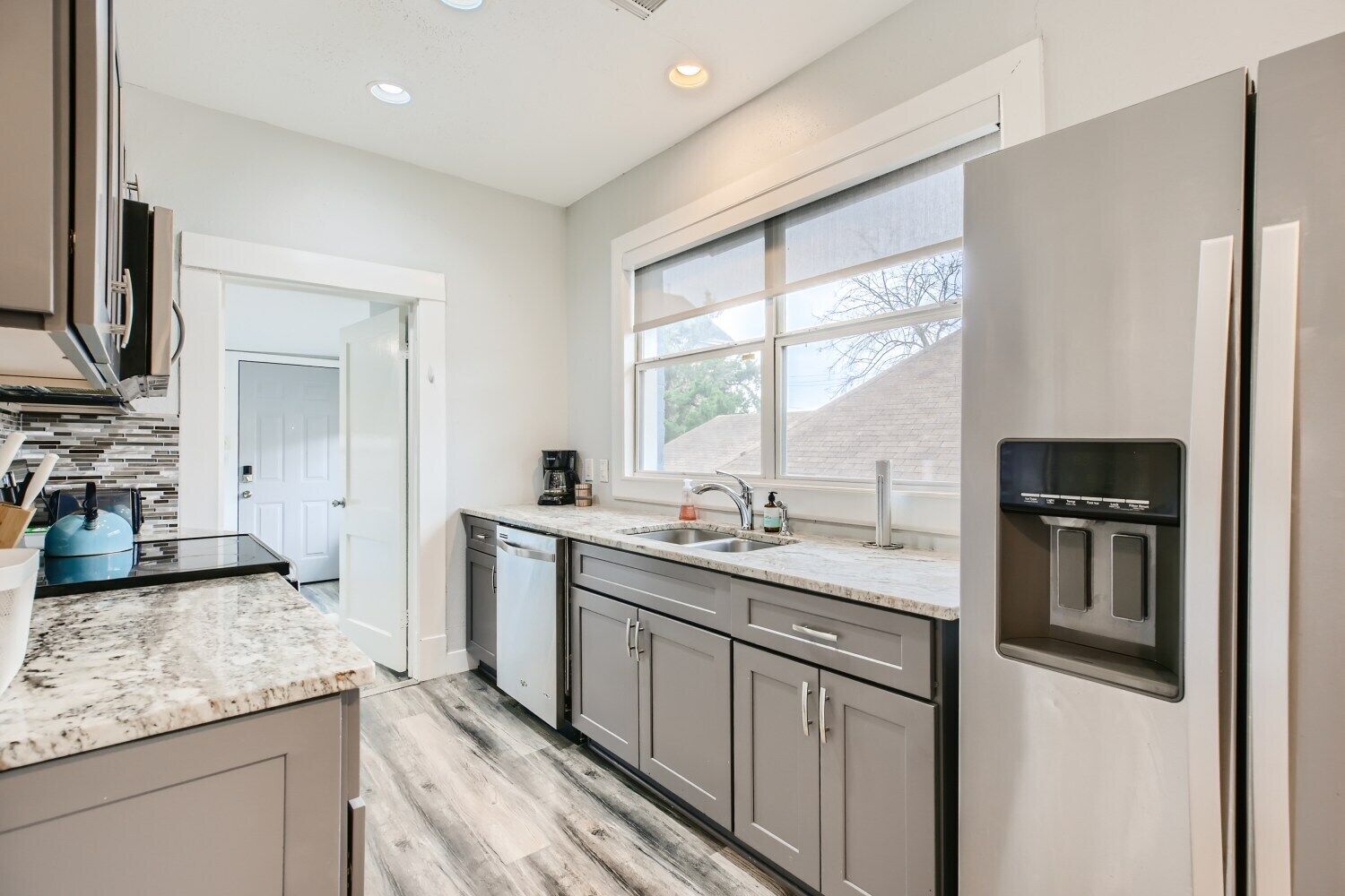 冰箱、微波炉、烤箱、炉灶