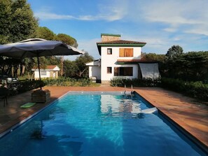 Pool - Villa Can Raurell · Rural house for 14 in Girona (Sant Feliu de Buixalleu)