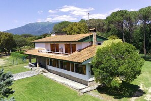 Exterior - Villa Can Raurell · Rural house for 14 in Girona (Sant Feliu de Buixalleu)