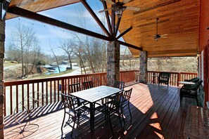 Outdoor dining - Grand Lake Cabin Retreat - Lake, Dock, & Woods (Vinita)