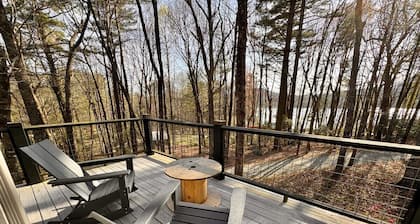 Blue Ridge Hideaway at Lake Toxaway w/ Hot Tub