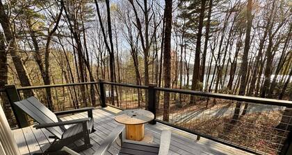 Blue Ridge Hideaway at Lake Toxaway w/ Hot Tub