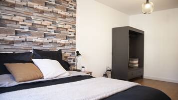 2 bedrooms, iron/ironing board, free WiFi, bed sheets