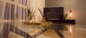 Freshly refurbished 2 bedroom apartment in Town Centre