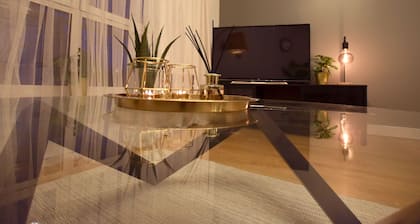 Freshly refurbished 2 bedroom apartment in Town Centre