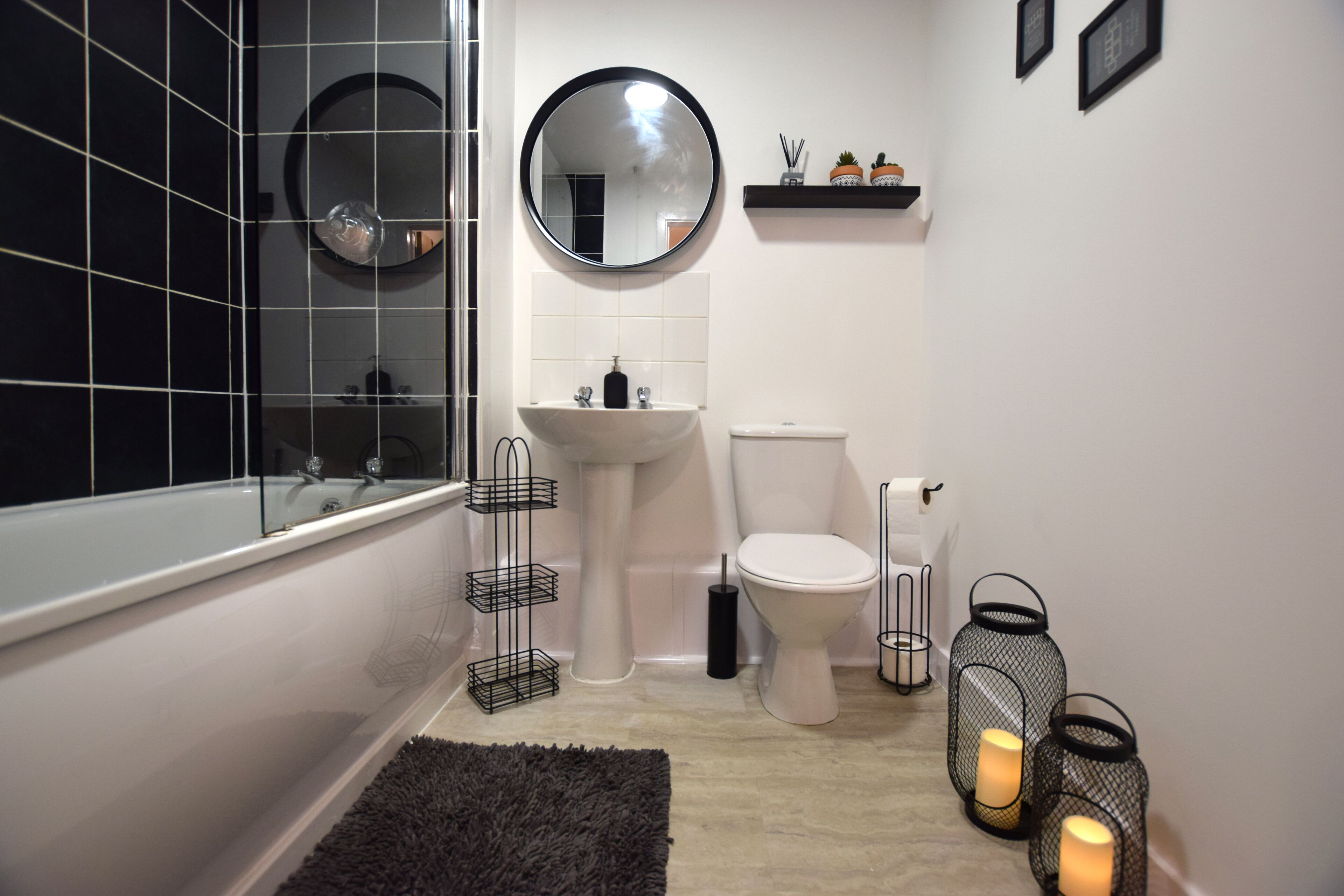 Combined shower/bathtub, hair dryer, towels, soap