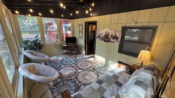 Smart TV, fireplace, video games, DVD player
