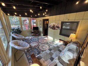 Smart TV, fireplace, video games, DVD player - Top Boating, fishing, swimming-summer AND winter destination in Wisconsin! (Hayward)