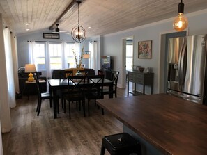 Dining - HOT TUB! Modern-Cozy-Perfectly Located (Dahlonega)