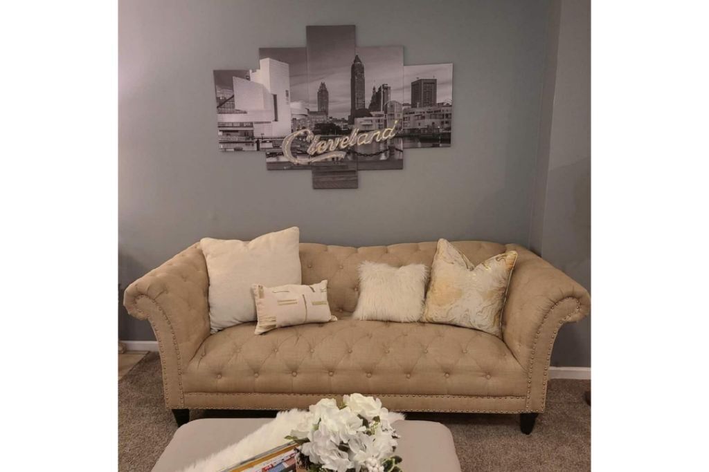 Lovely Lakewood: Entire 2 bdrm unit. MINUTES from downtown, Airport, hospitals! 