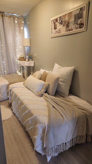 2 bedrooms, iron/ironing board, free WiFi, bed sheets