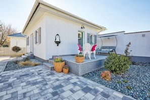 Unclassified image, 4 of 28, button - Riverside, private boutique apartments with garden (Mosonmagyaróvár)