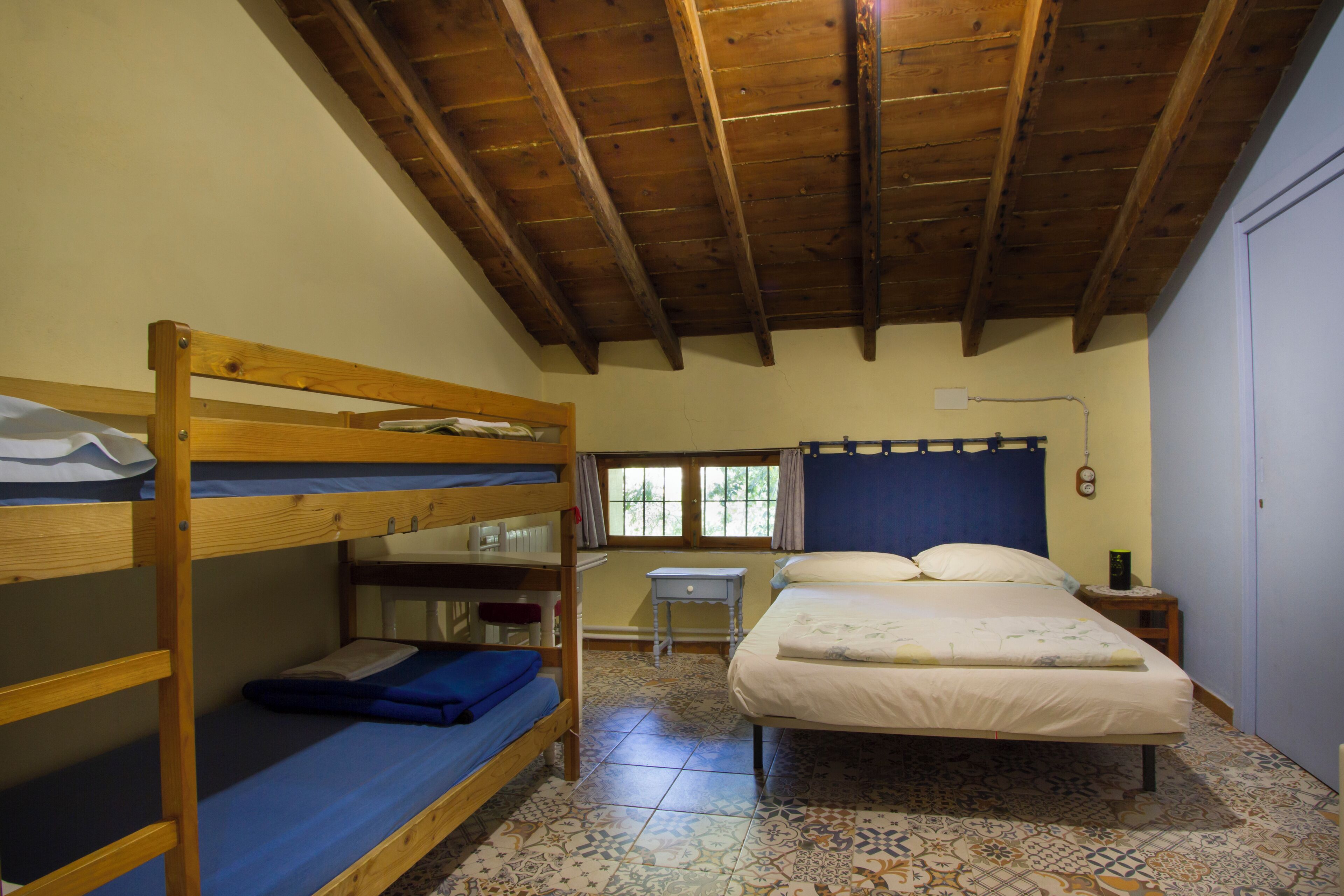 6 bedrooms, free WiFi, bed sheets