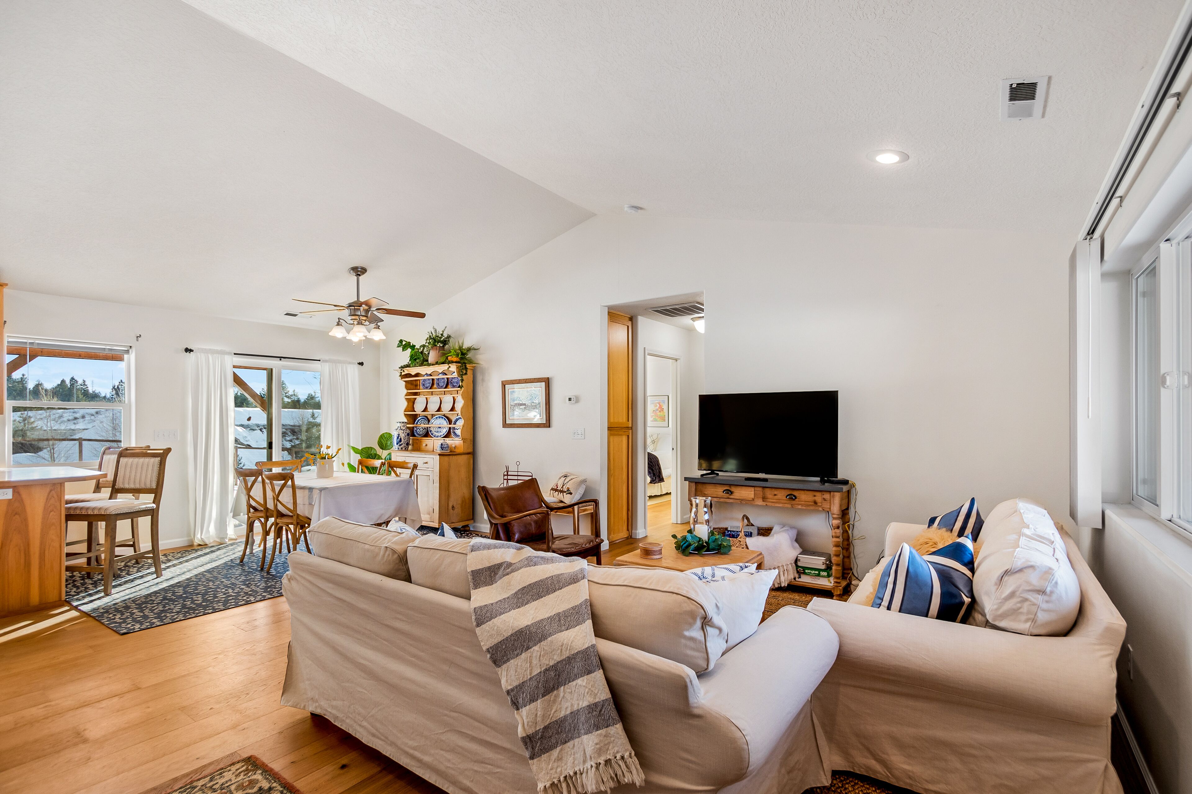 Home with free WiFi, washer/dryer & enclosed yard - close to hiking and biking