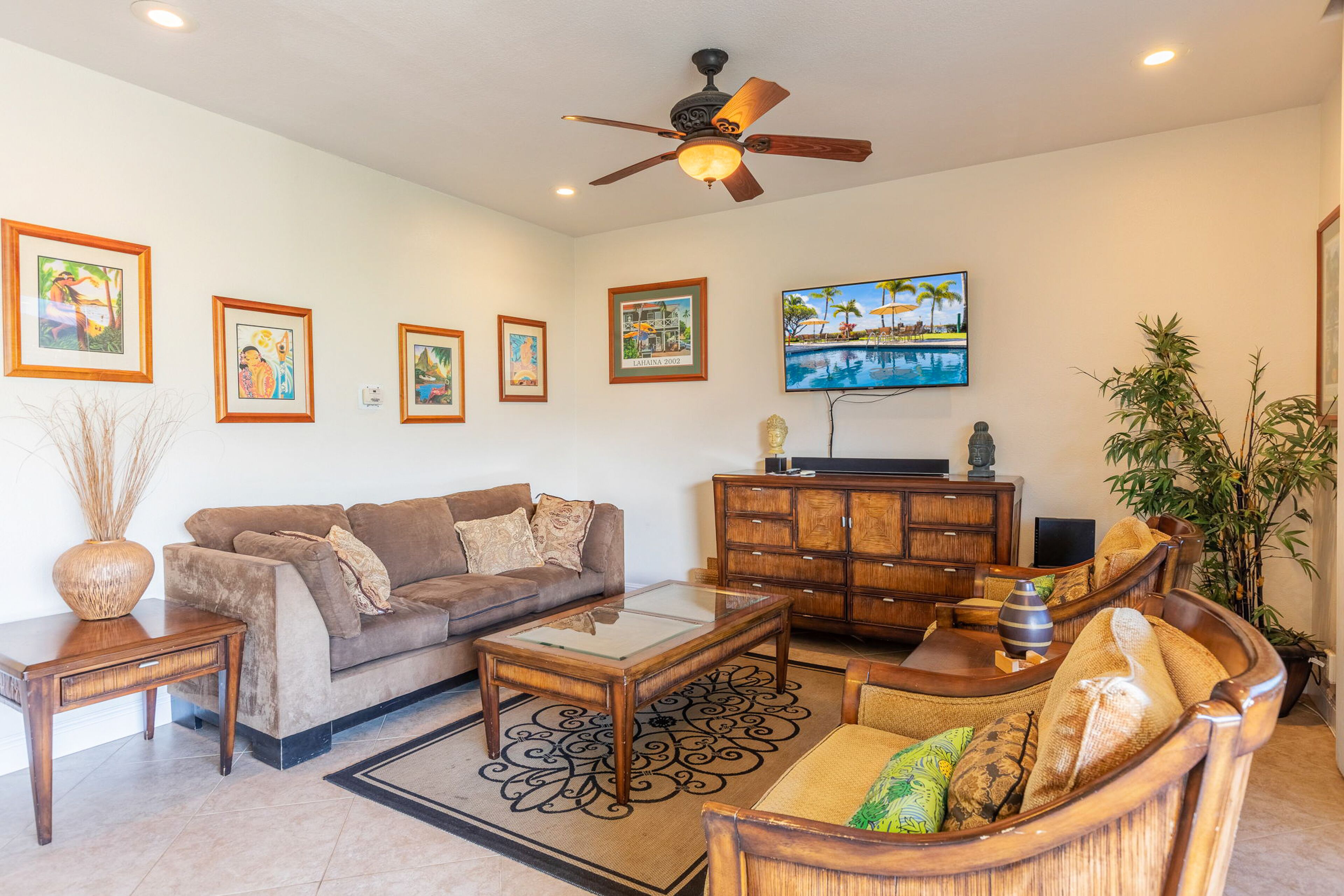 7th-floor condo with gorgeous views, beach access, fast WiFi, & full kitchen