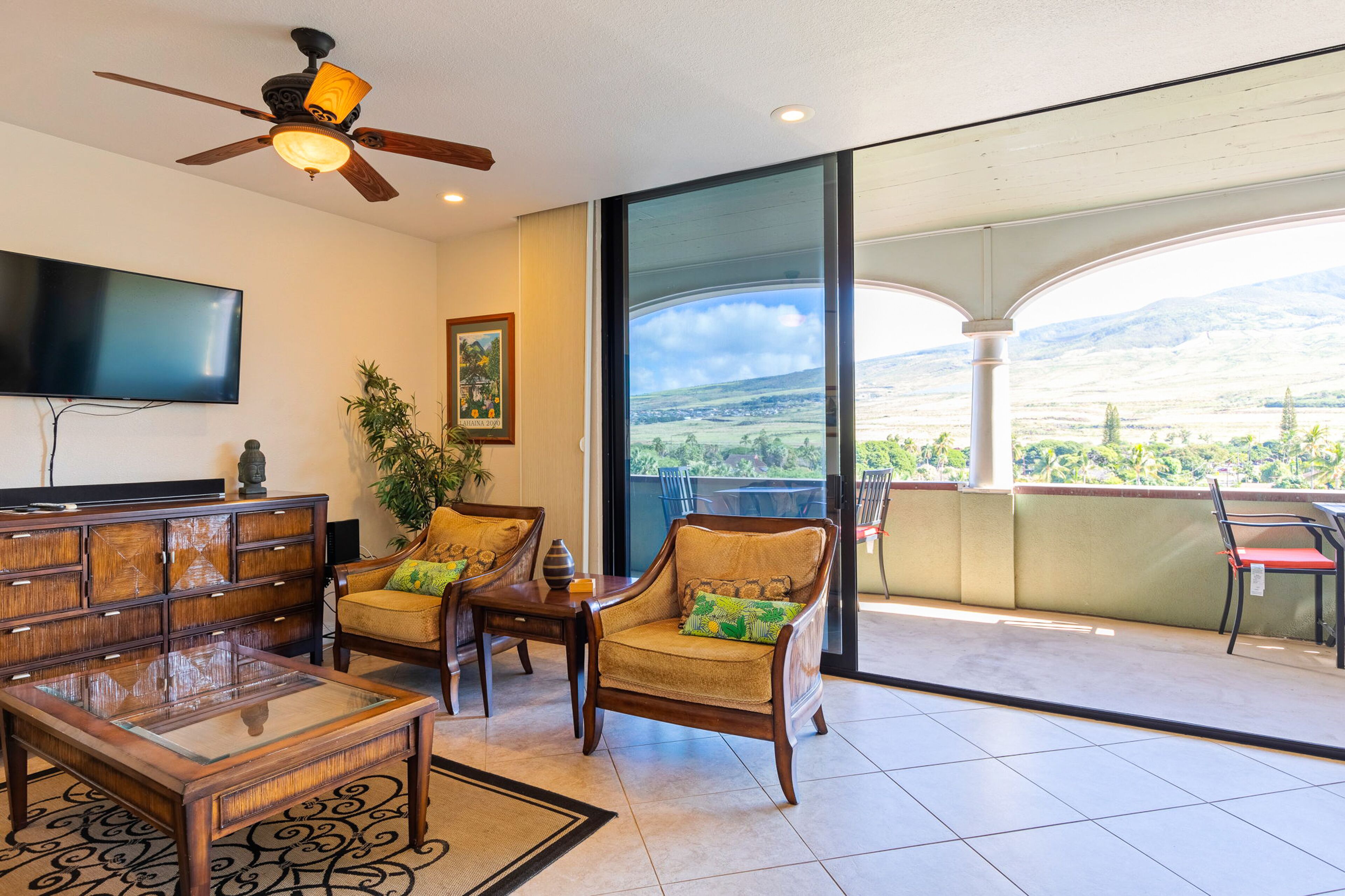 7th-floor condo with gorgeous views, beach access, fast WiFi, & full kitchen