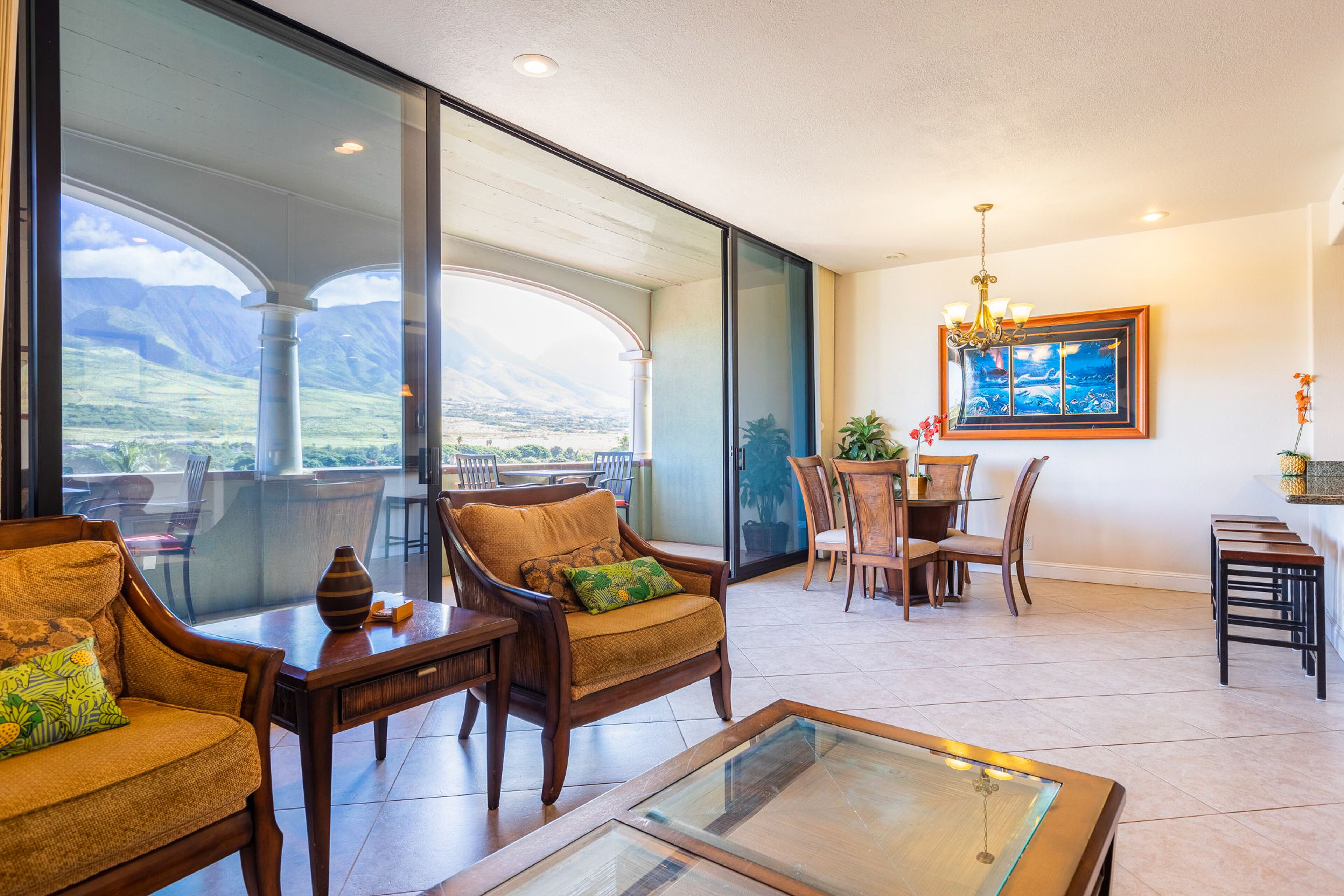 7th-floor condo with gorgeous views, beach access, fast WiFi, & full kitchen