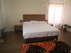 4 bedrooms, iron/ironing board, free WiFi, bed sheets