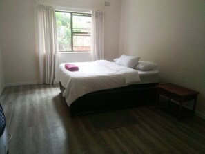 4 bedrooms, iron/ironing board, free WiFi, bed sheets