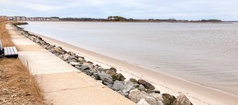 Cedar Shores condo with shared pool, private balcony, WiFi, & stunning bay views