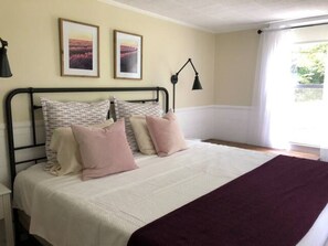 3 bedrooms, iron/ironing board, travel crib, free WiFi