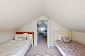 2 bedrooms, iron/ironing board, Internet, bed sheets