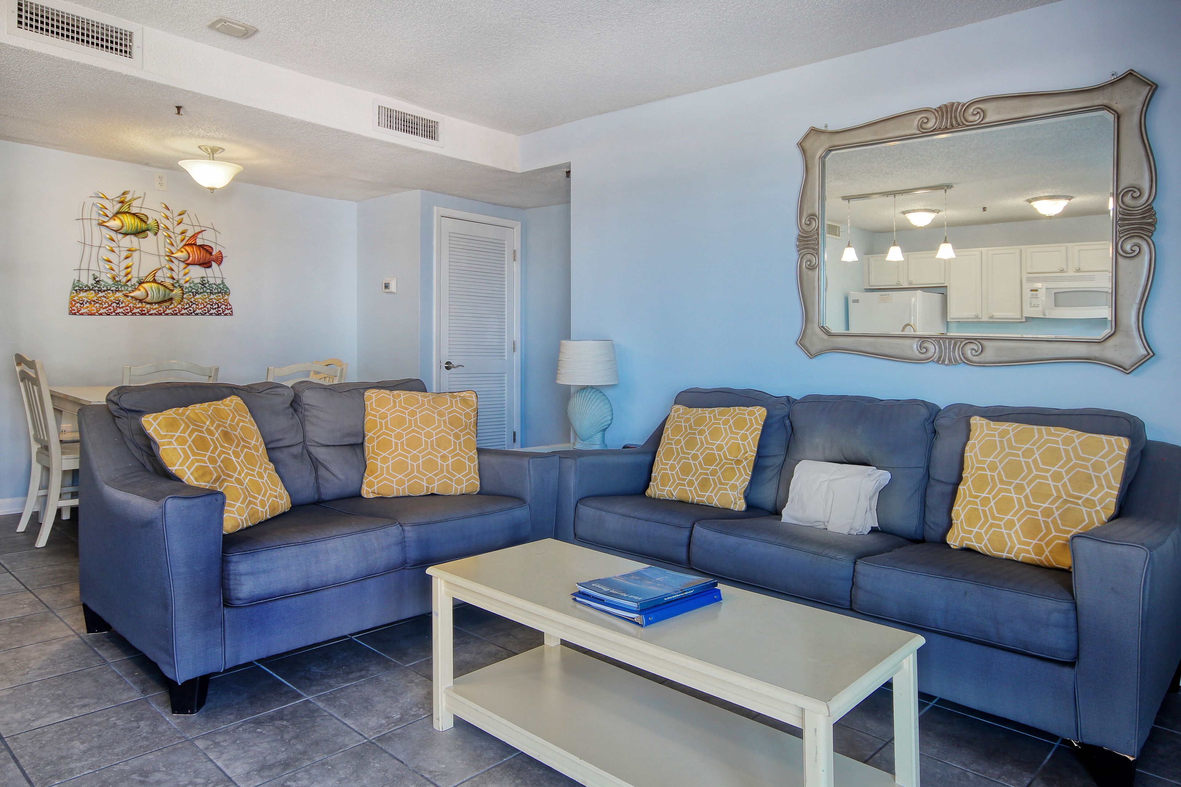 Ocean views at the Renaissance with balcony, WiFi, shared pool and hot tub